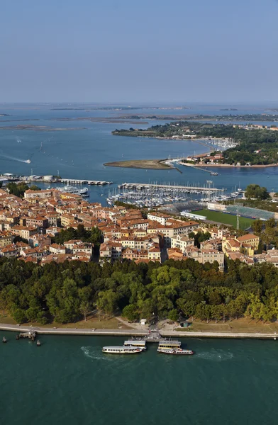 Olaszország, Velence, légi kilátás nyílik a városra és a marina — Stock Fotó