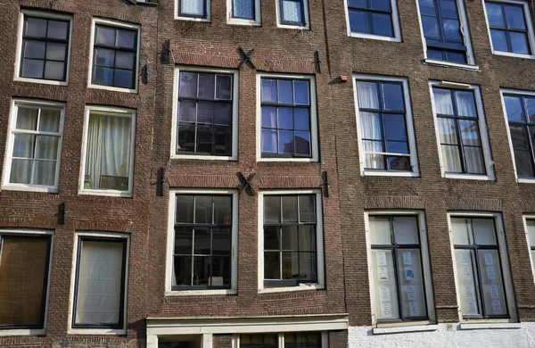 Holland, Amsterdam, the facade of old private stone houses — Stock Photo, Image