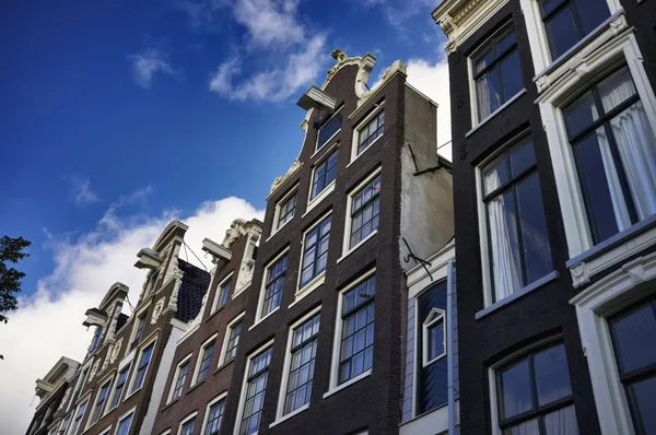 Holandsko, amsterdam, staré soukromé kamenné domy — Stock fotografie
