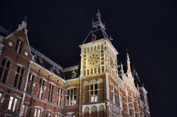 Holland, Amsterdam, the Central Railway Station facade — Stock Photo, Image