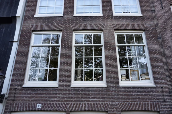 Holandia, amsterdam, elewacji stary prywatny dom kamień — Zdjęcie stockowe