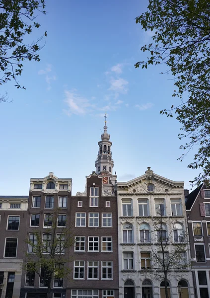 Holland, Amsterdam, la facciata di vecchie case private in pietra — Foto Stock
