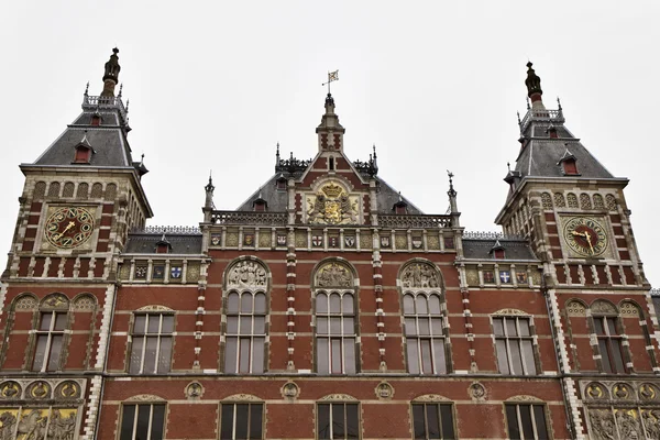 Holandia, amsterdam, widok dworca centralnego — Zdjęcie stockowe