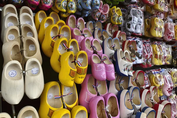 Holland, volendam (amsterdam), Hollandalı tipik tahta ayakkabı — Stok fotoğraf