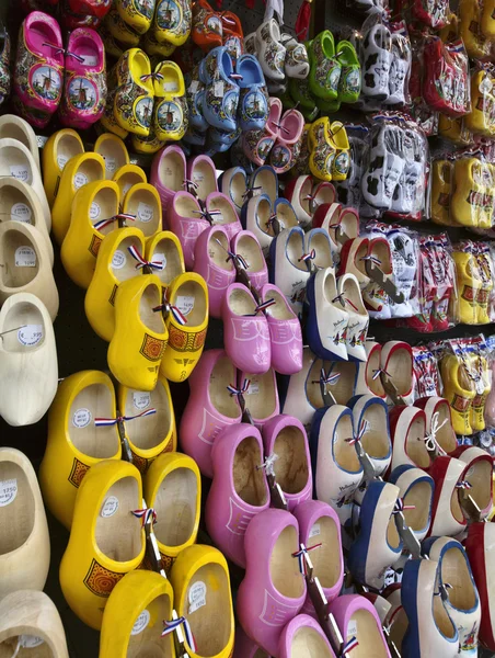Holland, volendam (amsterdam), Hollandalı tipik tahta ayakkabı — Stok fotoğraf
