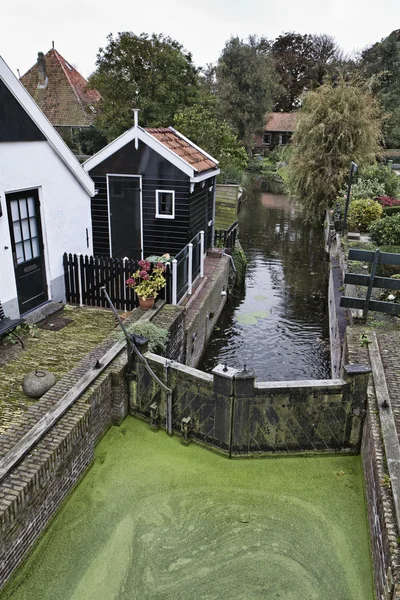 オランダ エダム村 （アムステルダム）、典型的なオランダの石造りの家 — ストック写真