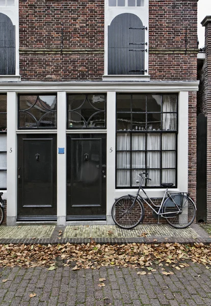 Holland, edam village (amsterdam), typisches holländisches steinhaus — Stockfoto