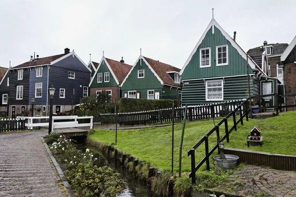 Holandsko, marken (amsterdam), typické holandské kamenné domy — Stock fotografie