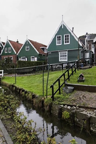 マルケン (アムステルダム)、典型的なオランダの石造りの家、オランダ — ストック写真