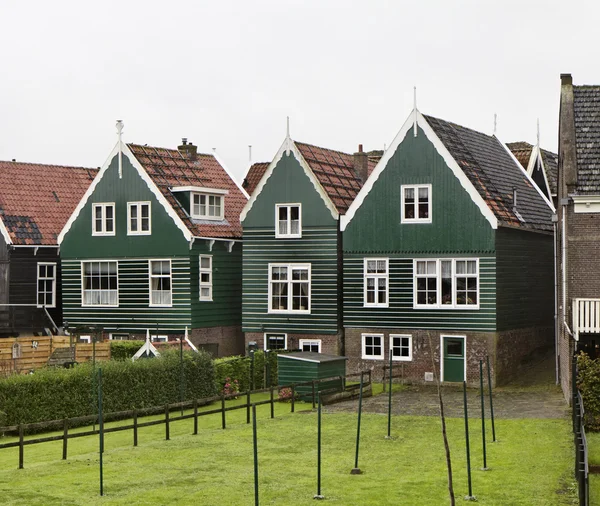 Holland, marken (amsterdam), typisch Nederlandse stenen huizen — Stockfoto