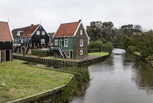 Holanda, Marken (Amsterdam), casas típicas de piedra holandesa —  Fotos de Stock