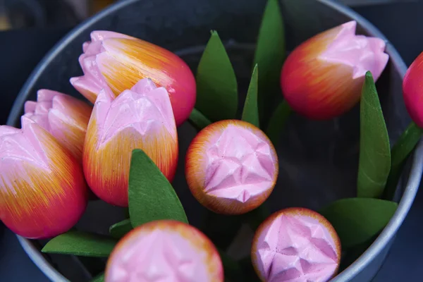 Holanda, Amsterdam, tulipanes pintados a mano de madera — Foto de Stock