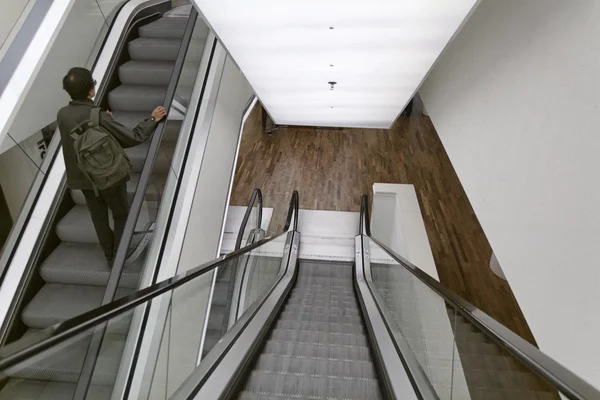 Hollande, Amsterdam, escalier roulant dans une bibliothèque publique — Photo