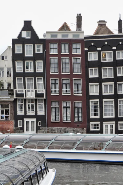 Holandia, amsterdam, fasada prywatne stare kamienne domy — Zdjęcie stockowe