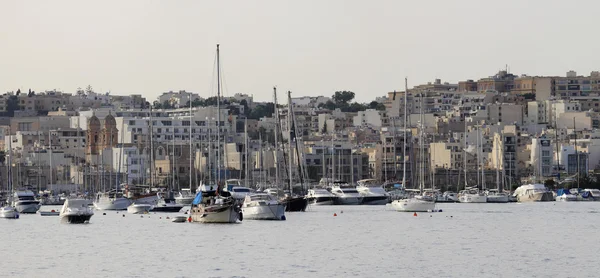 Malta Island, yates de lujo en el puerto de La Valletta — Foto de Stock