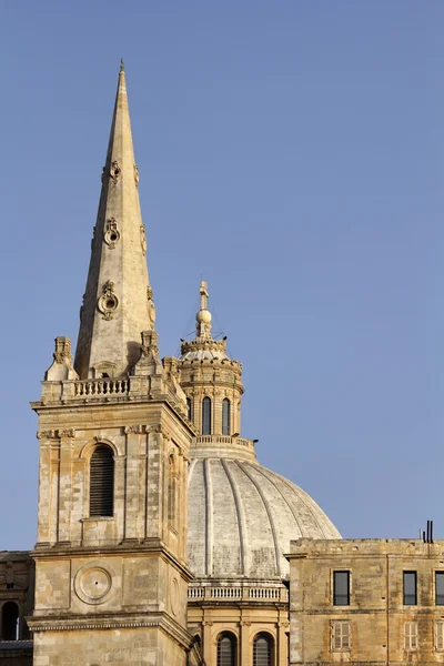 몰타 섬, 발레 타의 성 요한 공동-대성당의 돔의 보기 — 스톡 사진