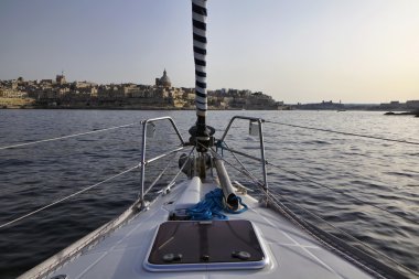 malta Adası, valletta bağlantı noktası üzerinde bir yelkenli tekne girme