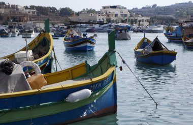 Malta Adası, marsaxlokk, ahşap balıkçı tekneleri limanda