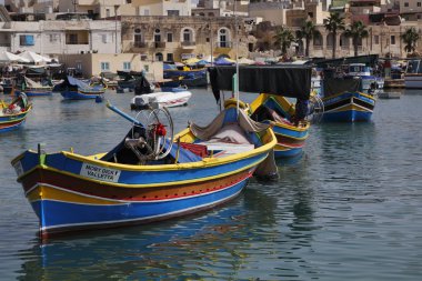 Malta Adası, marsaxlokk, ahşap balıkçı tekneleri limanda