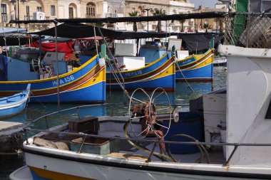 Malta Adası, marsaxlokk, ahşap balıkçı tekneleri limanda