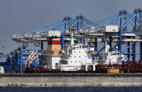 Malta Island, Marsaxlokk, cargo ships loading factory — Stock Photo, Image