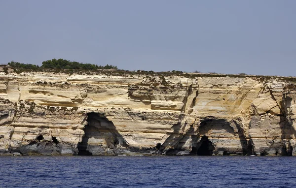Malta island, weergave van de westerse rotsachtige kustlijn — Stockfoto