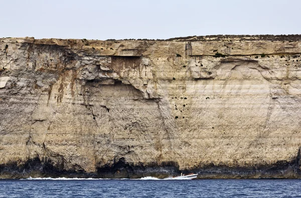 马耳他岛，在岛的南部洛基海岸线的视图 — 图库照片