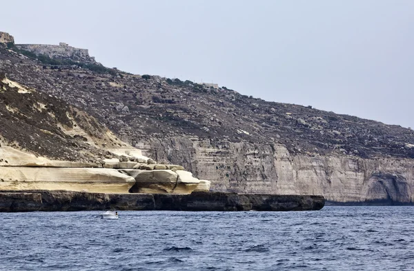 เกาะมอลตา มุมมองชายฝั่งหินทางใต้ของเกาะ — ภาพถ่ายสต็อก