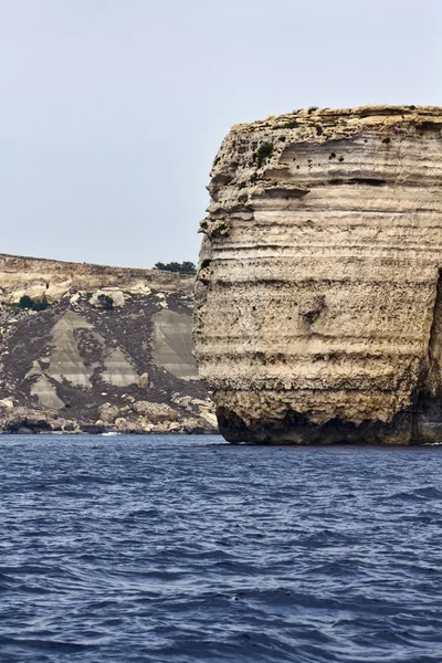Malta Adası, adanın güney kayalık sahil şeridi görünümü — Stok fotoğraf