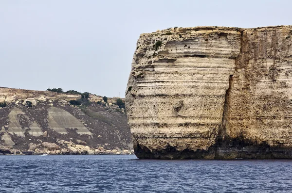 マルタ島、島の南の岩の多い海岸線の眺め — ストック写真