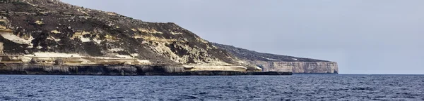 Isla de Malta, vista panorámica de la costa rocosa sur — Foto de Stock