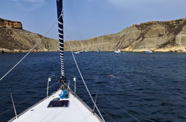 Malta Adası, adanın güney kayalık sahil şeridi görünümü