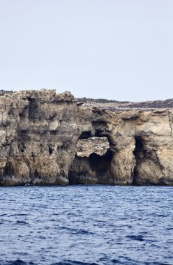 Malta Adası, adanın güney kayalık sahil şeridi görünümü