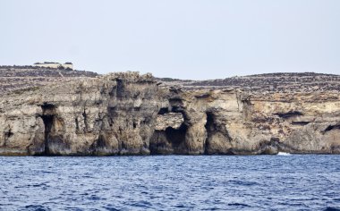 Malta Adası, adanın güney kayalık sahil şeridi görünümü