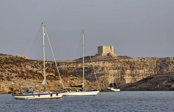 马耳他岛，在岛的北部岩石海岸线的视图 — 图库照片