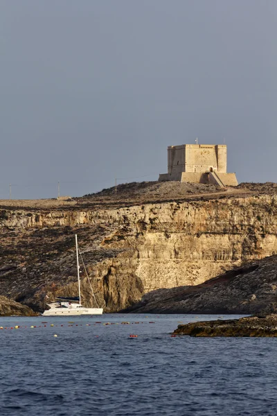몰타 섬, 섬의 북부 바위 해안선의 보기 — 스톡 사진