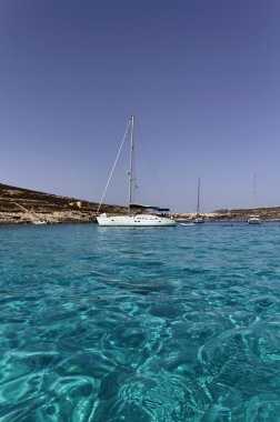 Malta Adası comino's blue lagoon yelkenli tekneler