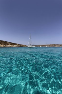 Malta Adası comino's blue lagoon yelkenli tekneler