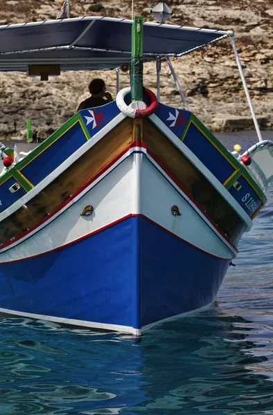 Isla de Malta, típico barco pesquero maltés —  Fotos de Stock