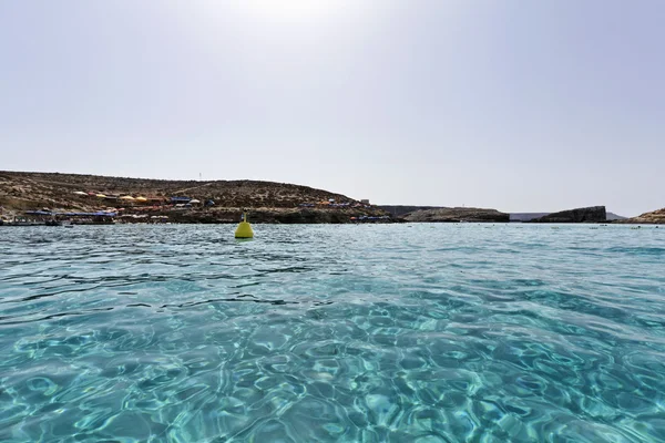 Malta Island, the crystal clear water of Comino's Blue Lagoon — Stock Photo, Image