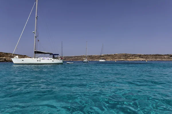 Острові Мальта, парусні човни в Коміно, Блакитна Лагуна — стокове фото