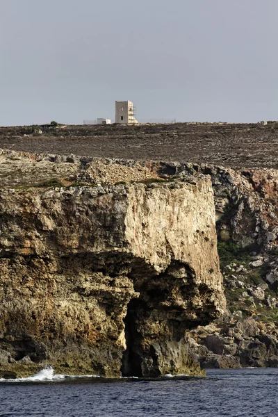 Isla de Malta, costa sur de la isla, antigua torre Saracin —  Fotos de Stock