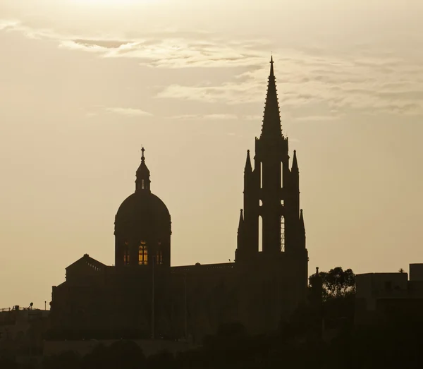 马耳他戈佐岛，日落时艾因西莱姆大教堂 — 图库照片