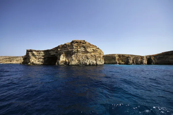Malta, gozo Adası, Güney kayalık sahil şeridi görünümü — Stok fotoğraf
