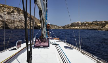 Malta, gozo Adası, adanın güney kayalık sahil görünümü