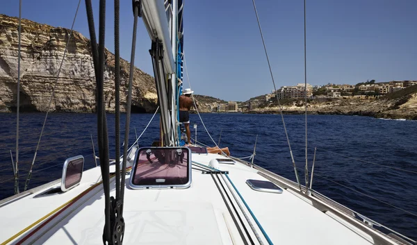 Malta, Isla Gozo, vista de la costa rocosa sur de la isla — Foto de Stock