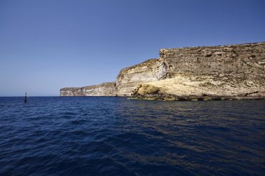 Malta, gozo Adası, adanın güney kayalık sahil şeridi görünümü