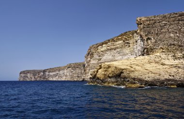 Malta, gozo Adası, adanın güney kayalık sahil şeridi görünümü