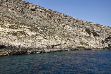 Malta, gozo Adası, adanın güney kayalık sahil şeridi görünümü