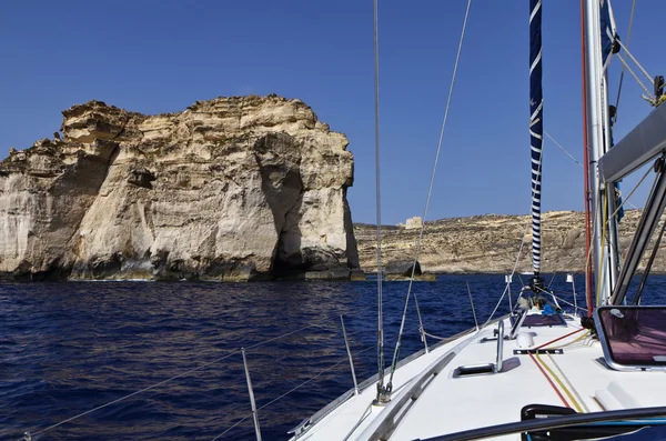 Malta, gozo island, dwejra bay, gamla saracin tower — Stockfoto